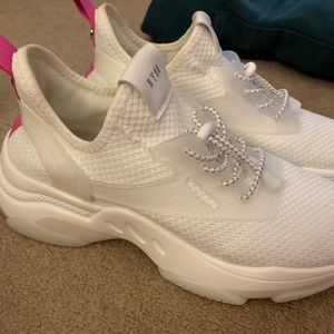 Steve Madden “Myles” style sneakers